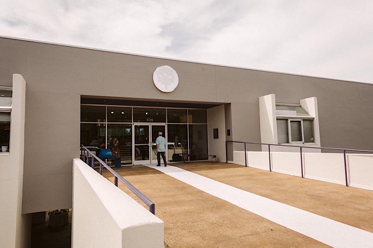 Front entrance of Creative Arts Guild in Dalton Georgia