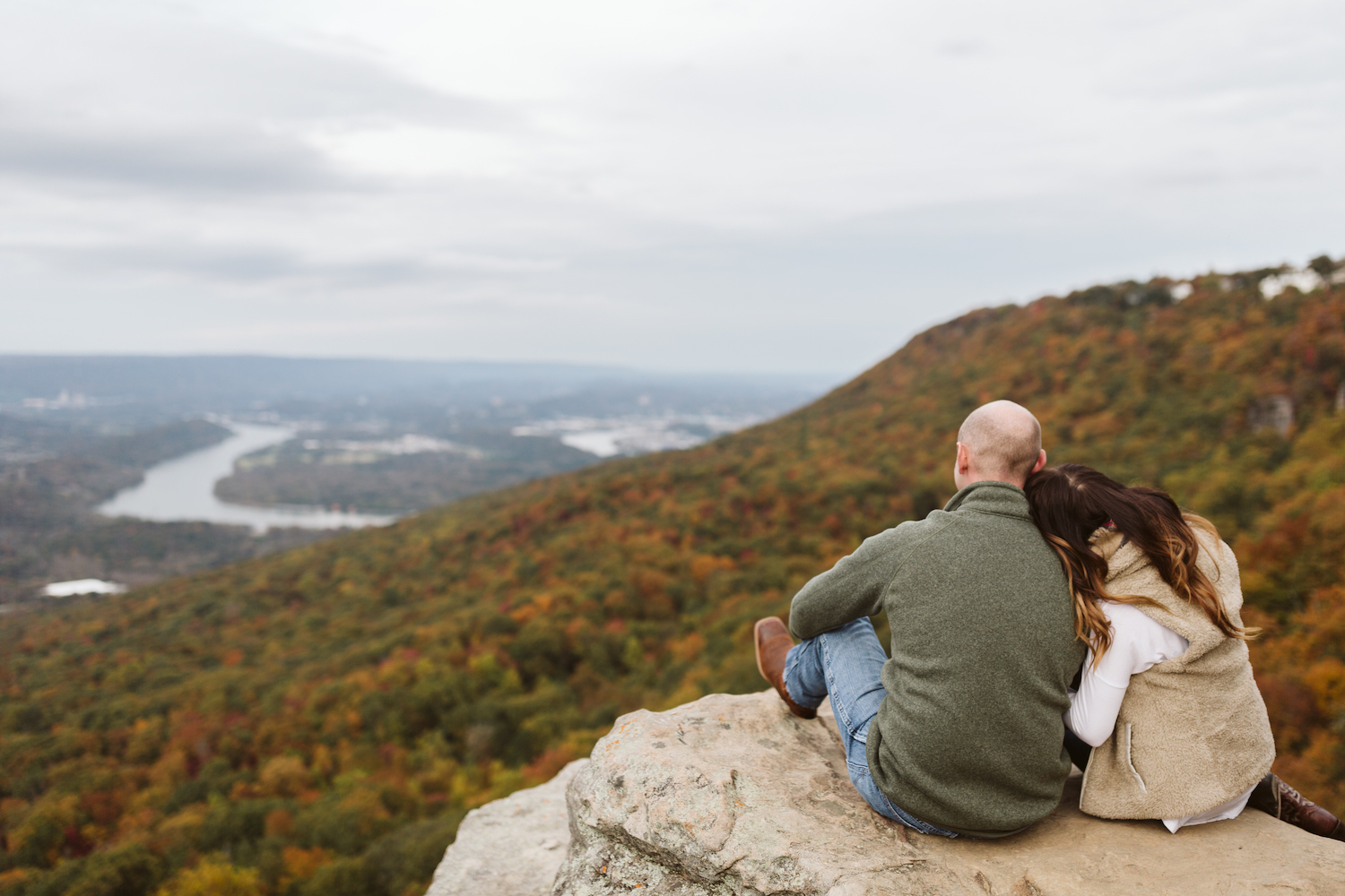 man and woman cuddle on Sunset Rock Point Park on Lookout Mountain near Chattanooga, Tennessee