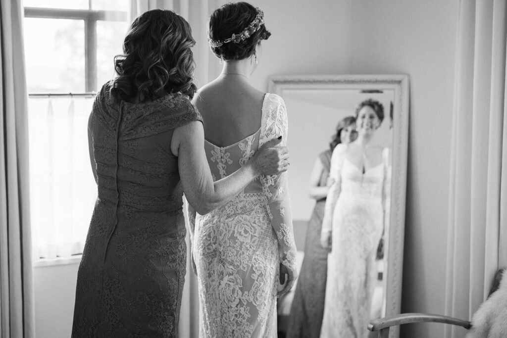 Getting ready in the elegant bridal suite of the Common House Chattanooga. Photo by OkCrowe Photography. 