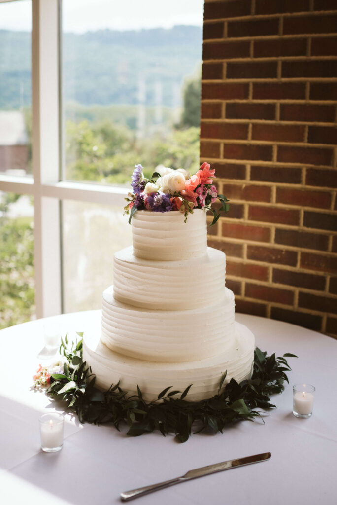 Wedding and venue details at the Baylor School. Photo by OkCrowe Photography.