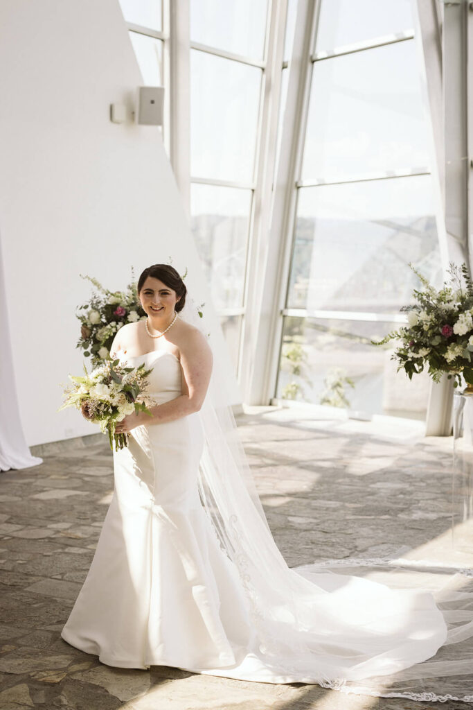 Bridal portraits at the Hunter Museum in Chattanooga. Photo by OkCrowe Photography. 