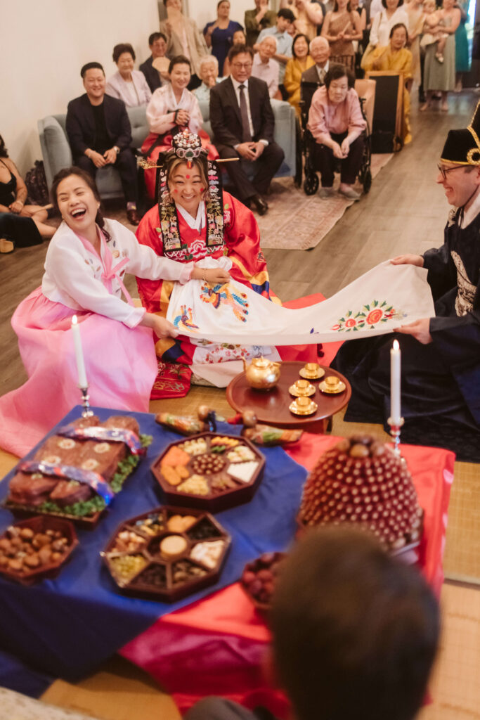 Korean Pae Baek ceremony in the bridal suite of the Venue Chattanooga. Photo by OkCrowe Photography.