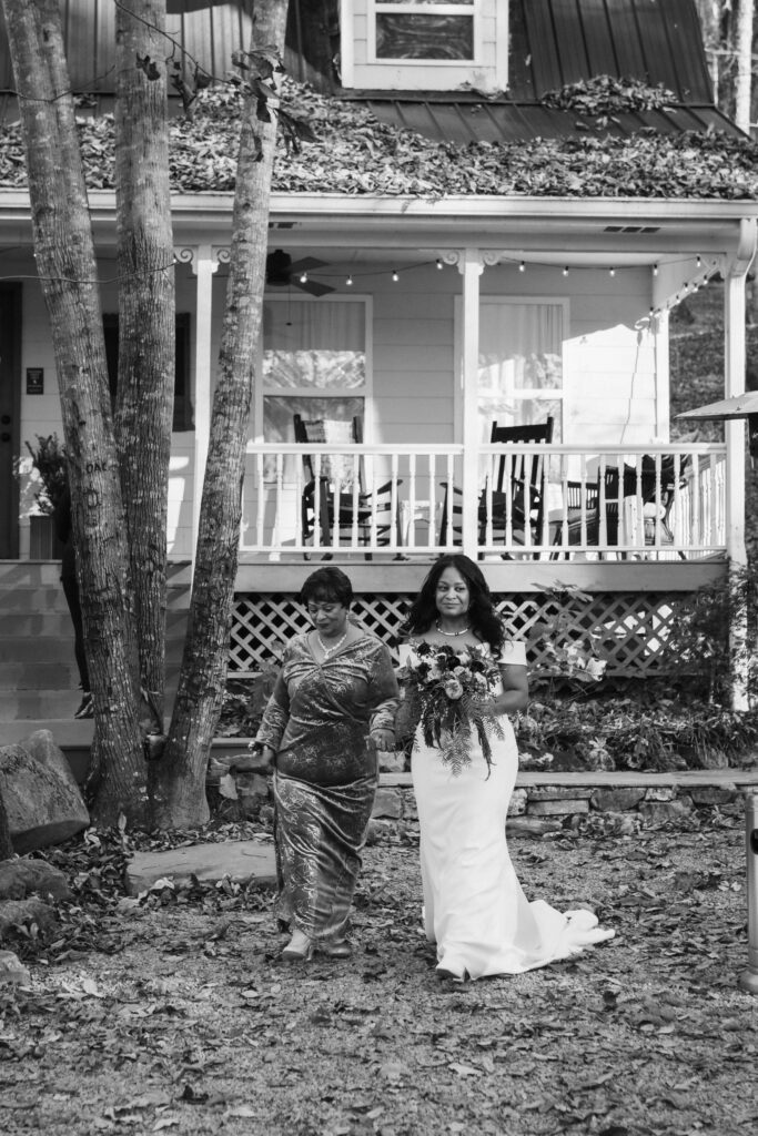 Outdoor autumn wedding ceremony at Oakleaf Cottage. Photo by OkCrowe Photography.