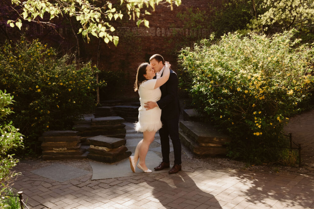 Engagement session in Brooklyn Bridge Park in DUMBO Brooklyn, NYC. Photo by OkCrowe Photography. 