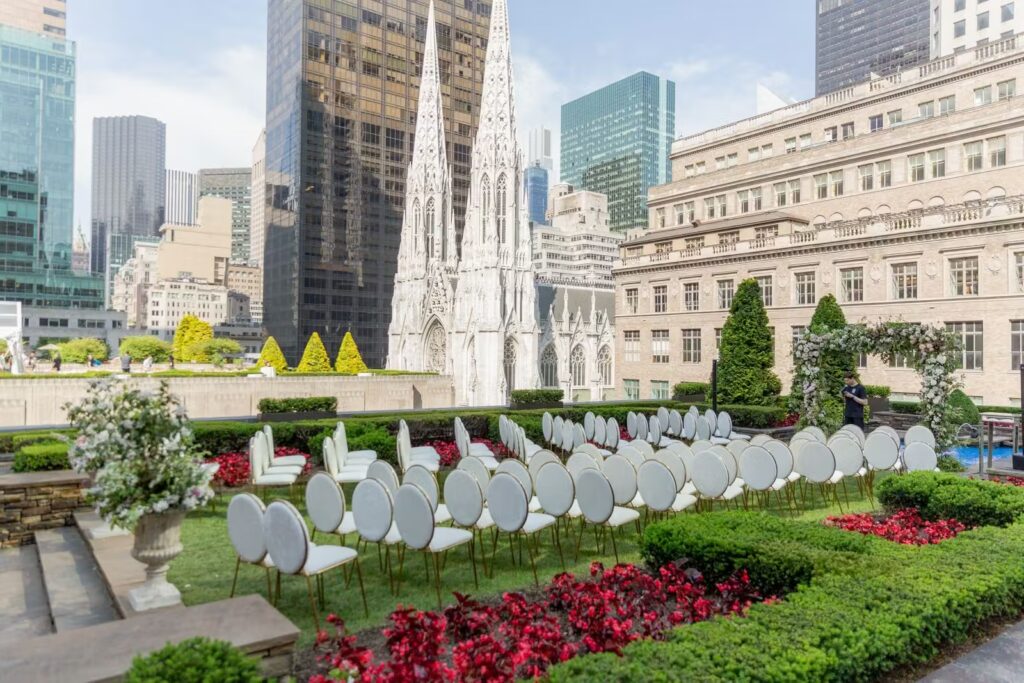 Wedding at 610 and 620 Loft & Garden in Rockefeller Center, New York City. Photo by OkCrowe Photography.