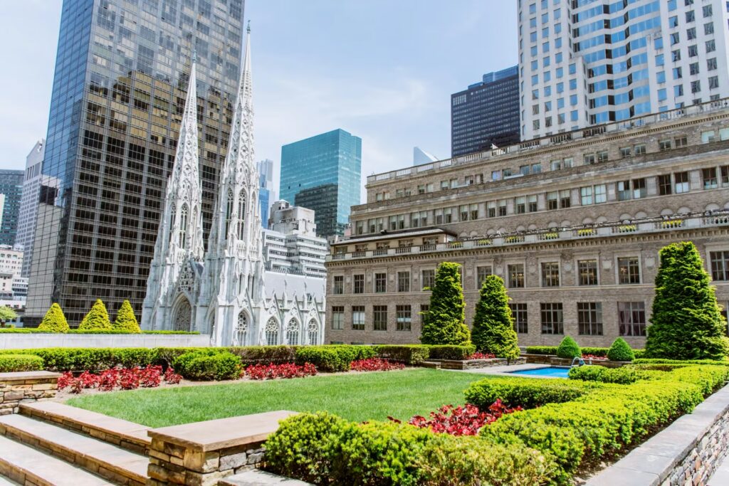 Wedding at 610 and 620 Loft & Garden in Rockefeller Center, New York City. Photo by OkCrowe Photography.