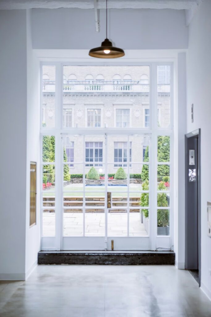 Wedding at 610 and 620 Loft & Garden in Rockefeller Center, New York City. Photo by OkCrowe Photography.