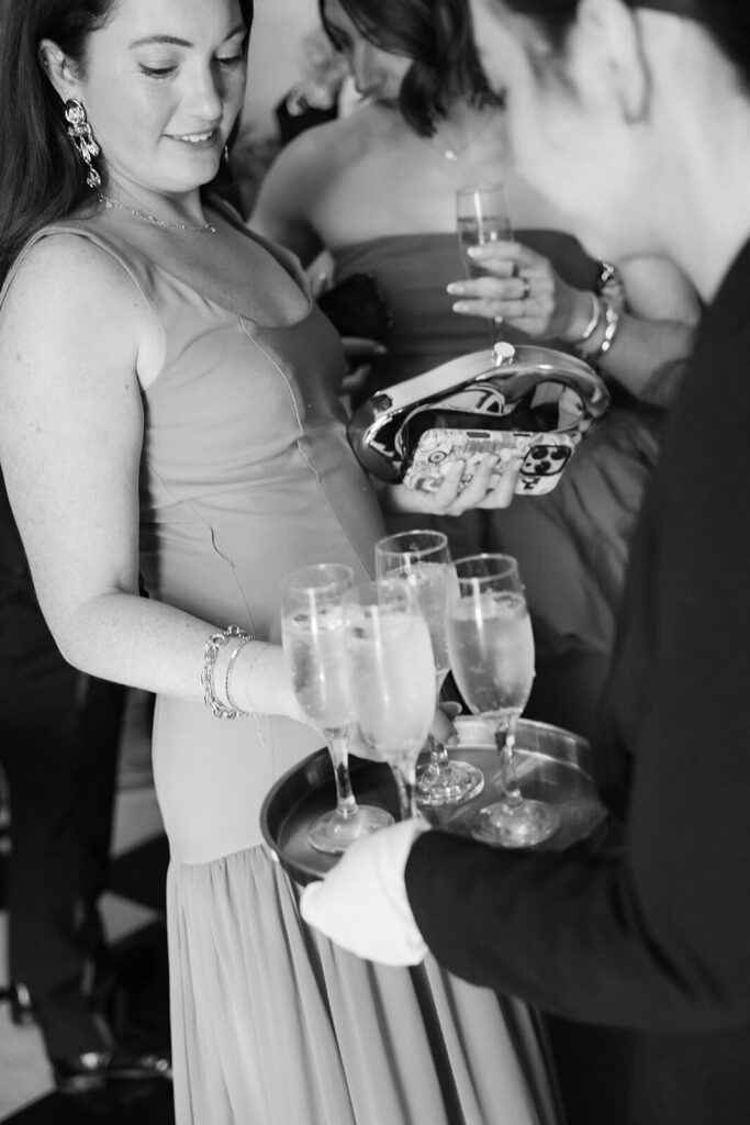 Cocktail hour in the lounge at the Mansion at Oyster Bay. Photo by OkCrowe Photography.
